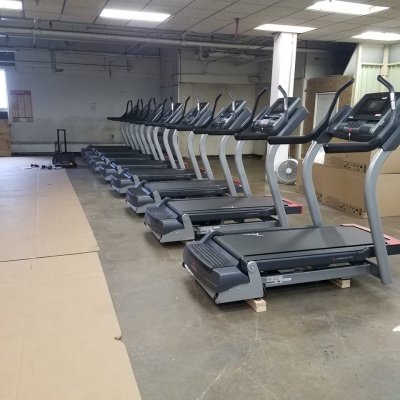 treadmills lined up